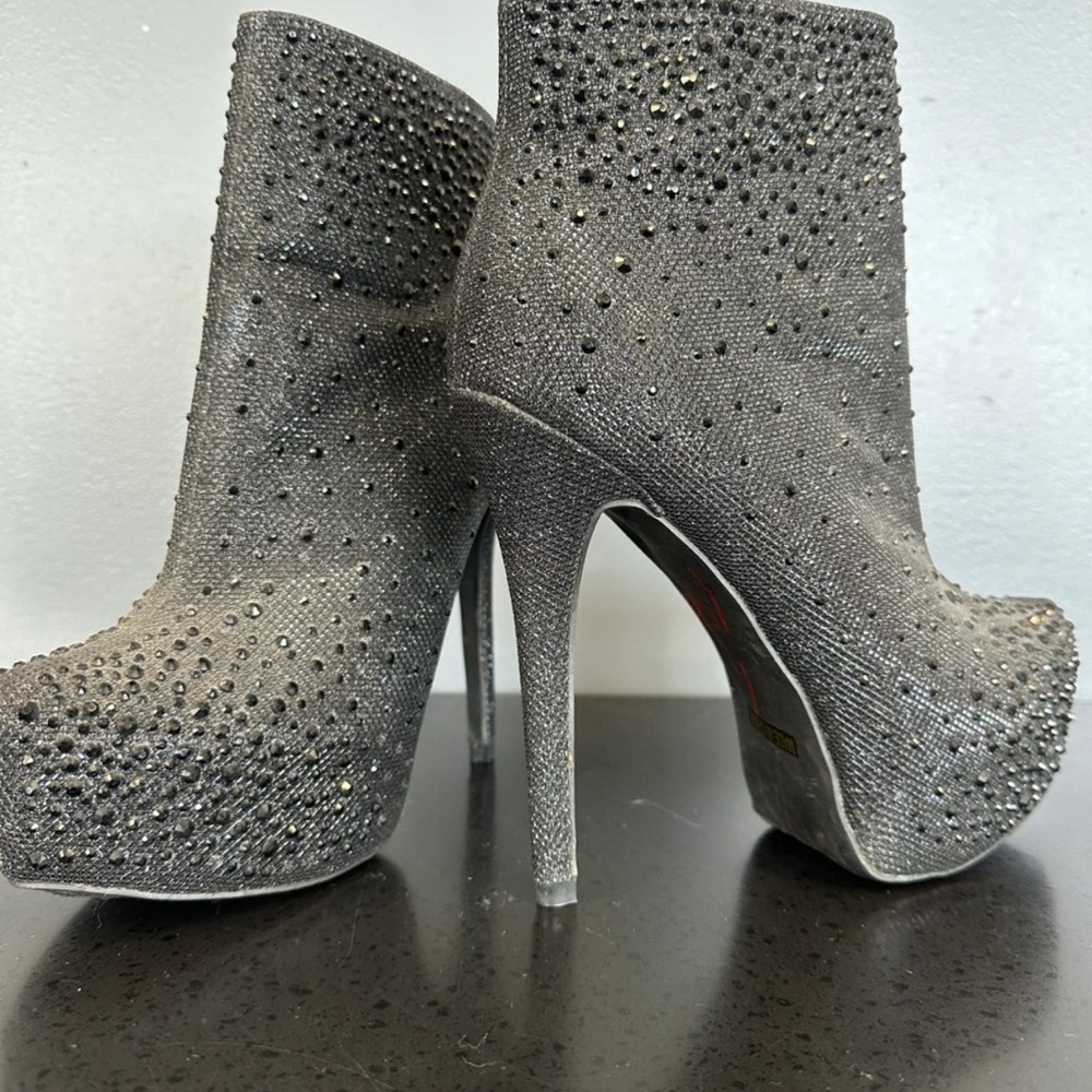 Elegant Gray Studded Women's Ankle Boots
